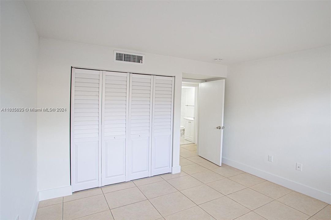 For Rent: $2,400 (2 beds, 2 baths, 896 Square Feet)