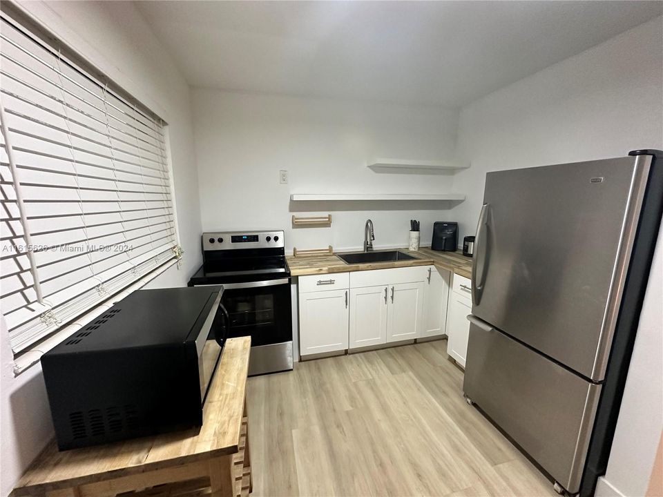 For Rent: $1,850 (1 beds, 1 baths, 644 Square Feet)