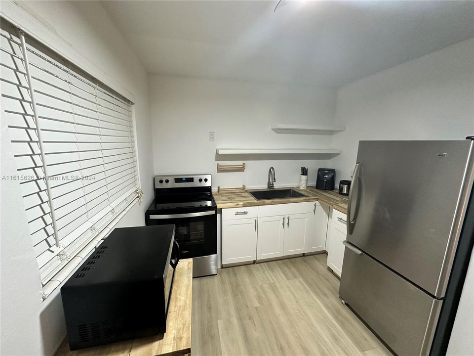 For Rent: $1,850 (1 beds, 1 baths, 644 Square Feet)