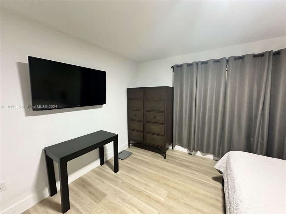 For Rent: $1,850 (1 beds, 1 baths, 644 Square Feet)