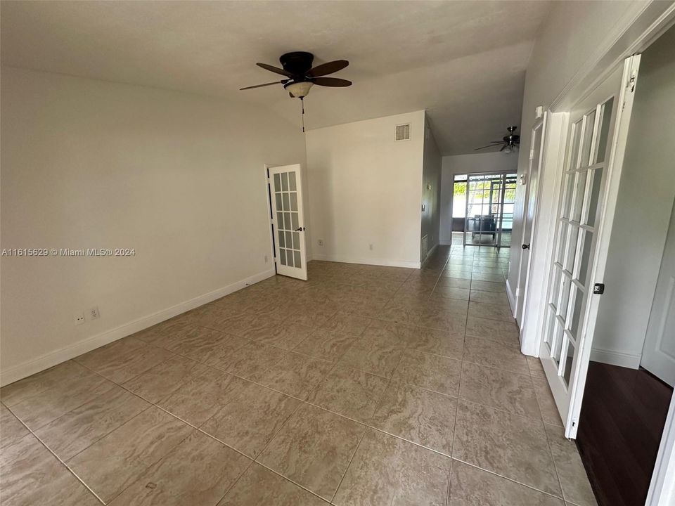 For Rent: $2,800 (2 beds, 1 baths, 1015 Square Feet)