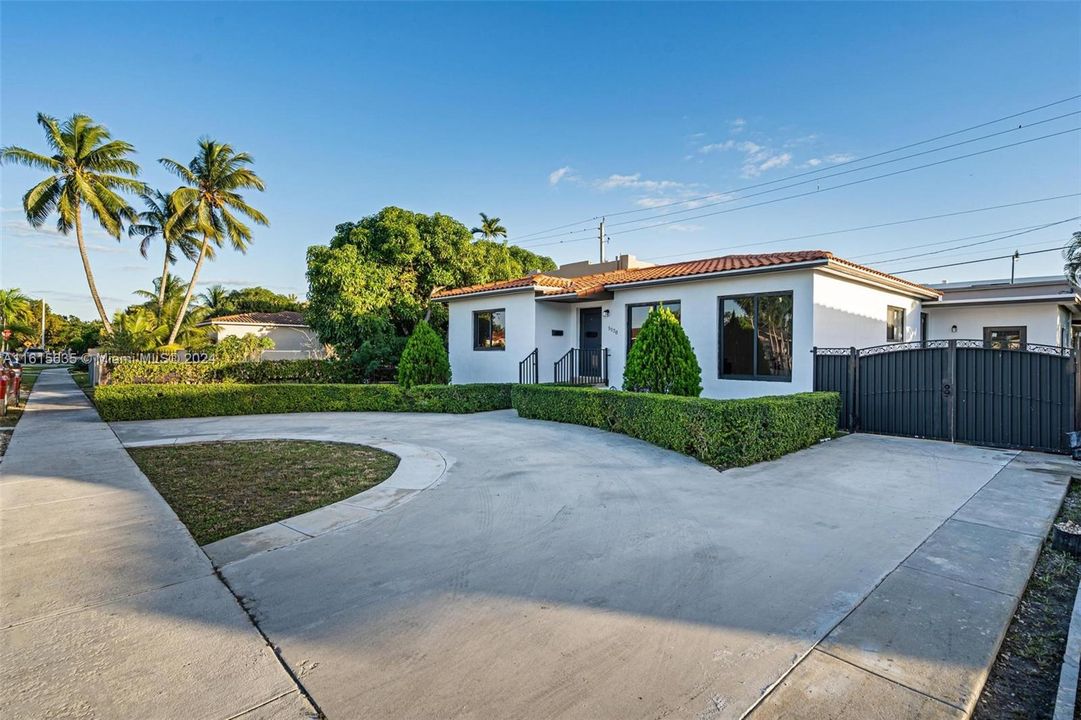 For Sale: $870,000 (5 beds, 2 baths, 2133 Square Feet)