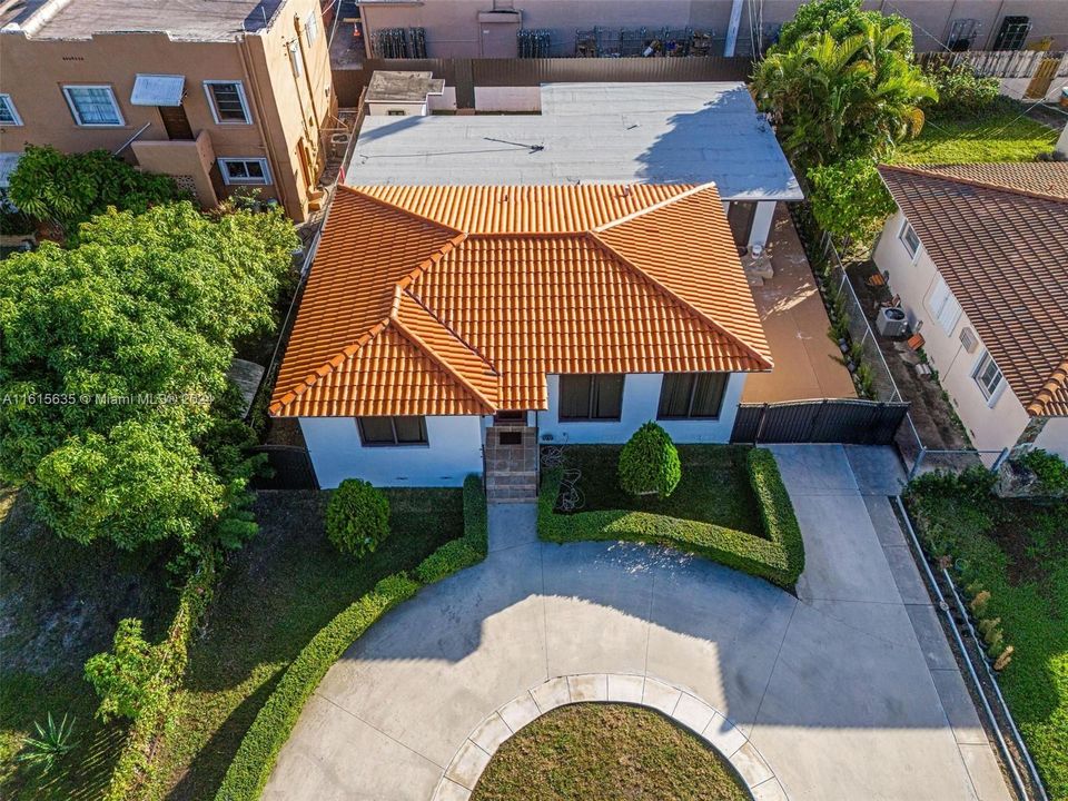 En Venta: $870,000 (5 camas, 2 baños, 2133 Pies cuadrados)