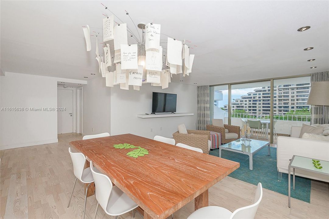 For Sale: $1,190,000 (2 beds, 2 baths, 1260 Square Feet)