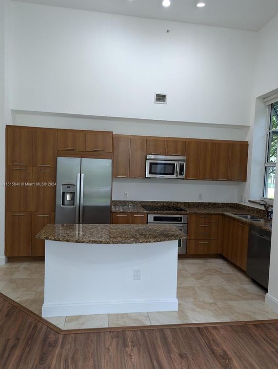 For Rent: $3,300 (2 beds, 2 baths, 1336 Square Feet)