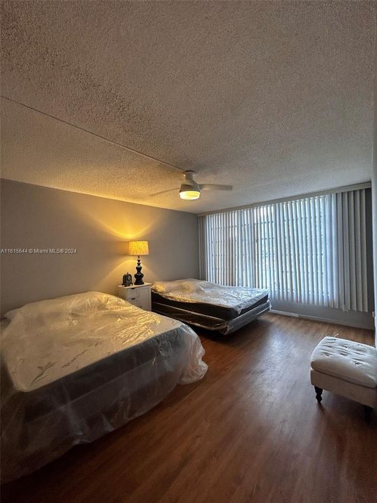 For Rent: $1,750 (1 beds, 1 baths, 900 Square Feet)