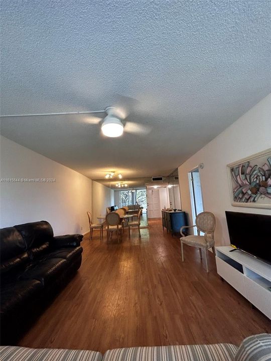 For Rent: $1,750 (1 beds, 1 baths, 900 Square Feet)