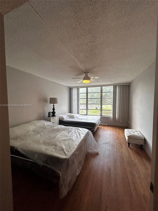 For Rent: $1,750 (1 beds, 1 baths, 900 Square Feet)