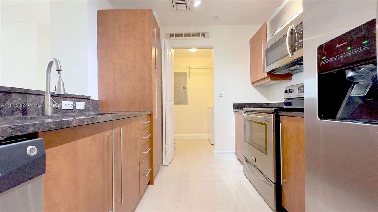For Rent: $3,100 (2 beds, 2 baths, 1183 Square Feet)