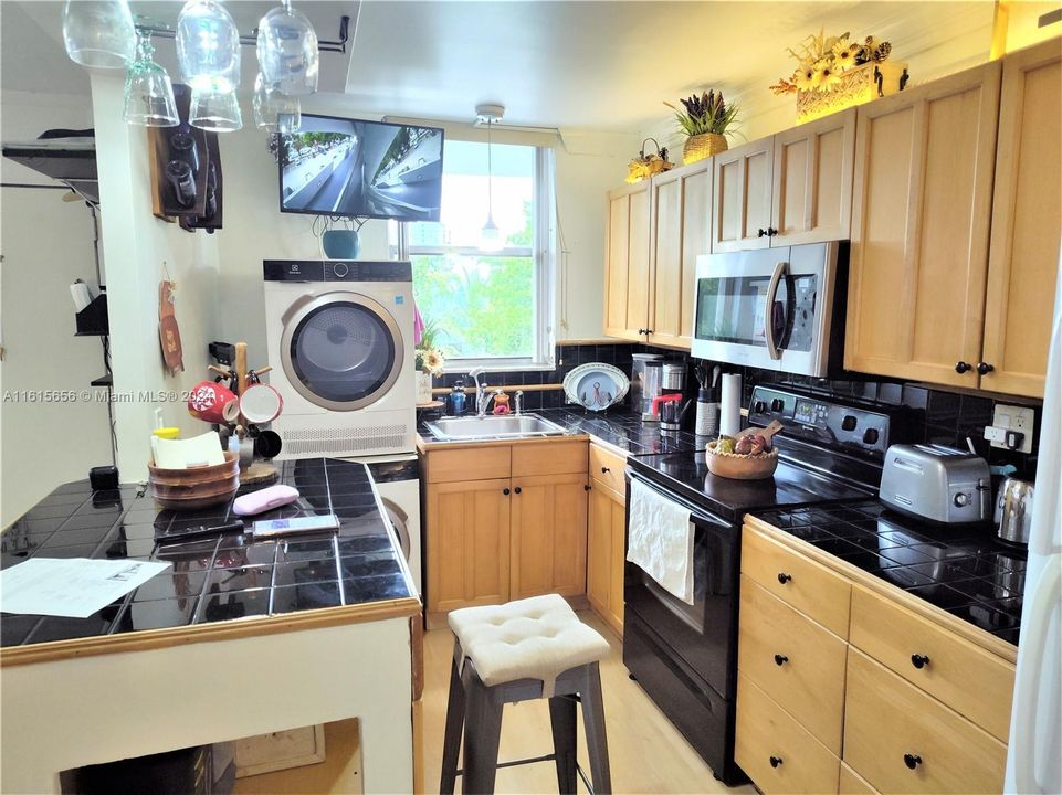 For Sale: $227,000 (1 beds, 1 baths, 620 Square Feet)