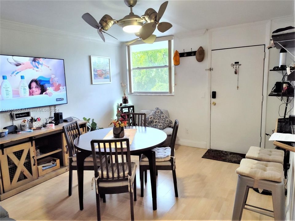 For Sale: $227,000 (1 beds, 1 baths, 620 Square Feet)