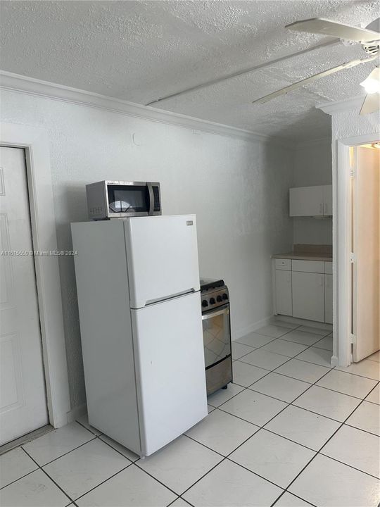 For Rent: $1,100 (0 beds, 1 baths, 1619 Square Feet)