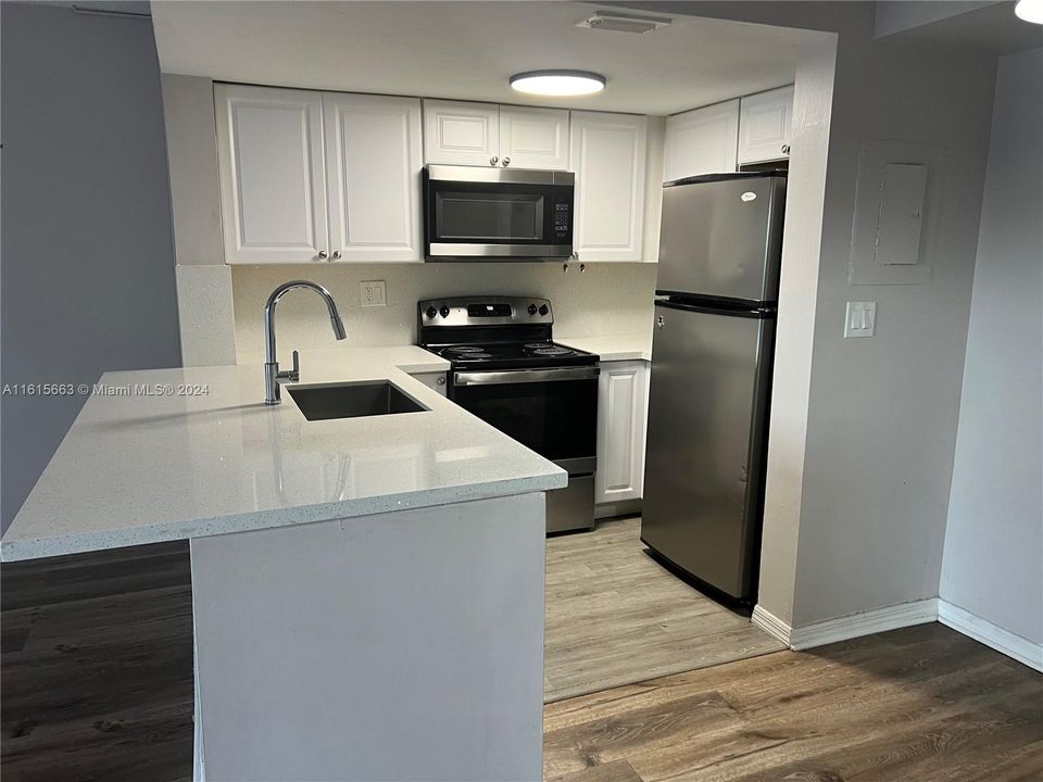 For Rent: $2,500 (2 beds, 2 baths, 859 Square Feet)