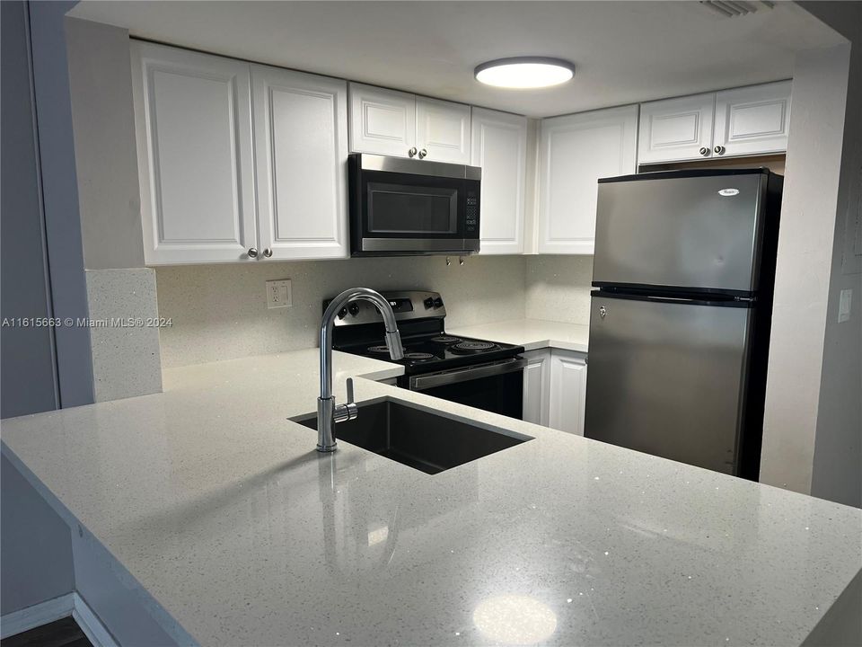 For Rent: $2,500 (2 beds, 2 baths, 859 Square Feet)