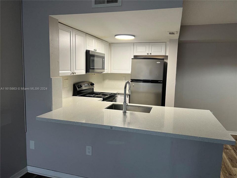 For Rent: $2,500 (2 beds, 2 baths, 859 Square Feet)