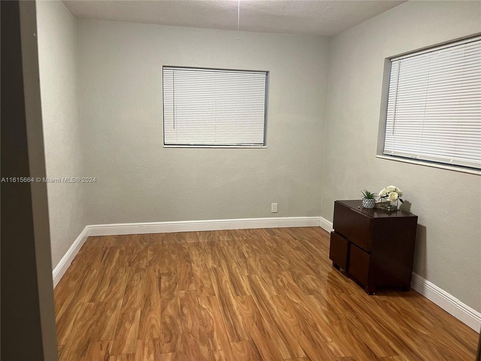 For Rent: $2,850 (3 beds, 2 baths, 1097 Square Feet)