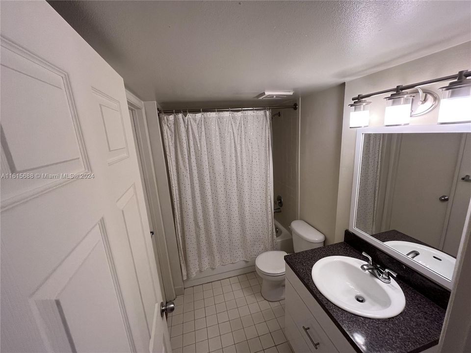 For Rent: $2,100 (1 beds, 1 baths, 826 Square Feet)