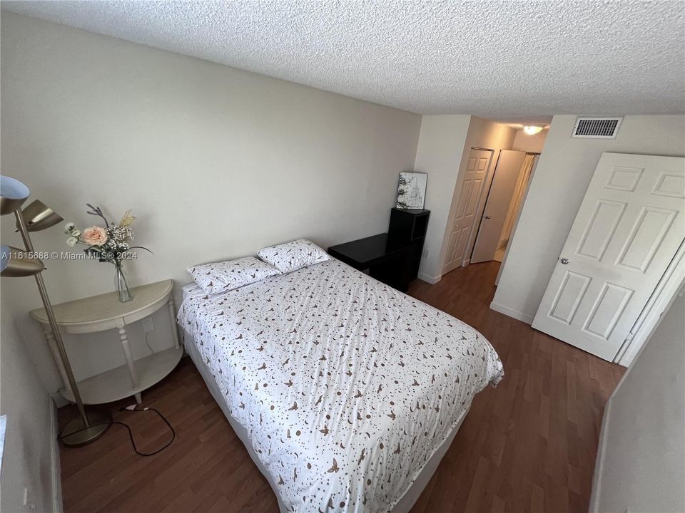 For Rent: $2,100 (1 beds, 1 baths, 826 Square Feet)