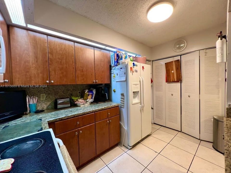 For Sale: $299,000 (2 beds, 2 baths, 1163 Square Feet)