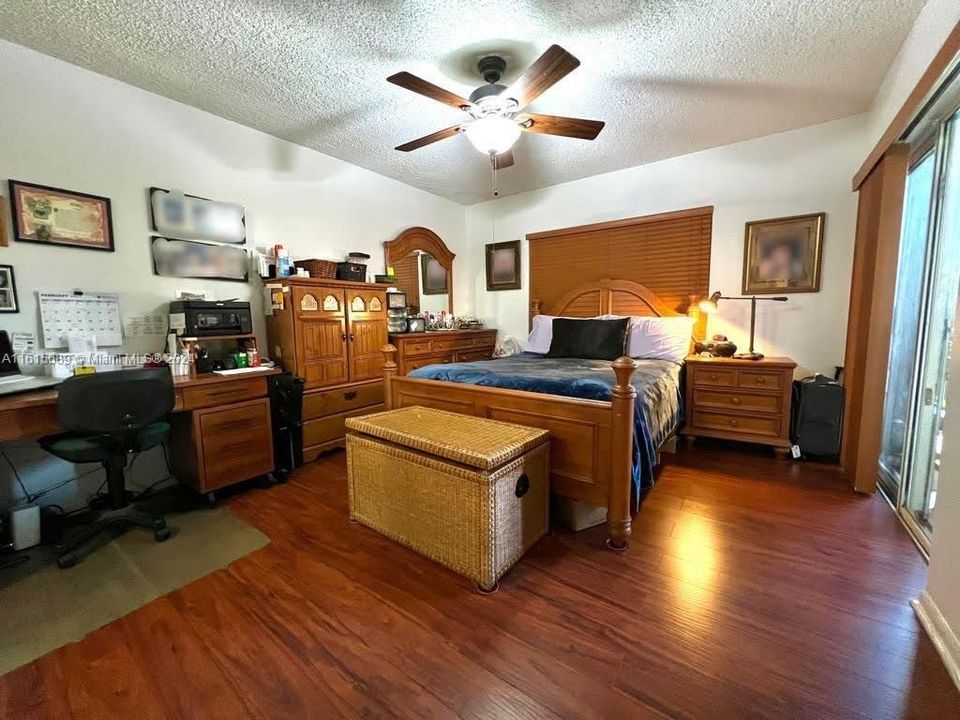 For Sale: $299,000 (2 beds, 2 baths, 1163 Square Feet)