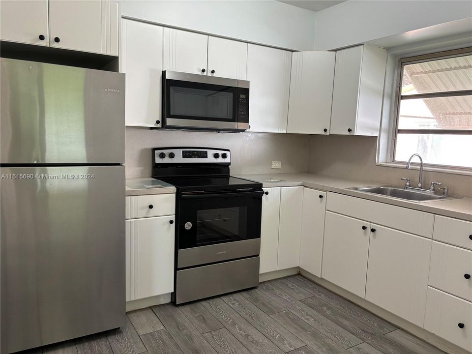 For Rent: $2,995 (2 beds, 1 baths, 1195 Square Feet)