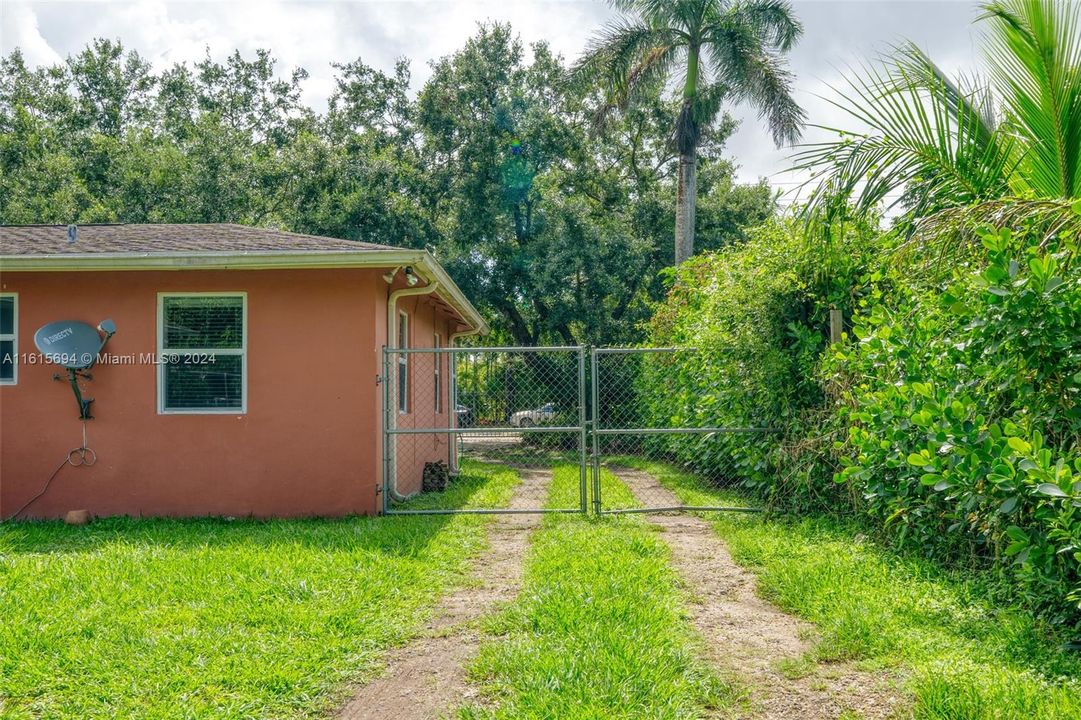 For Sale: $850,000 (4 beds, 3 baths, 2010 Square Feet)