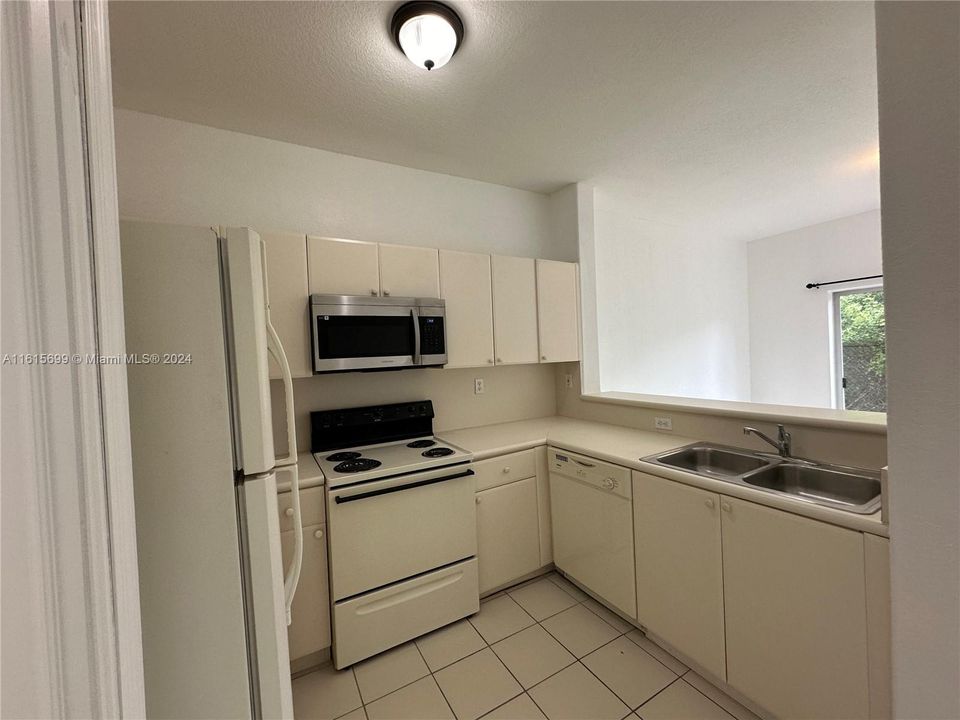 For Rent: $2,200 (3 beds, 2 baths, 1166 Square Feet)