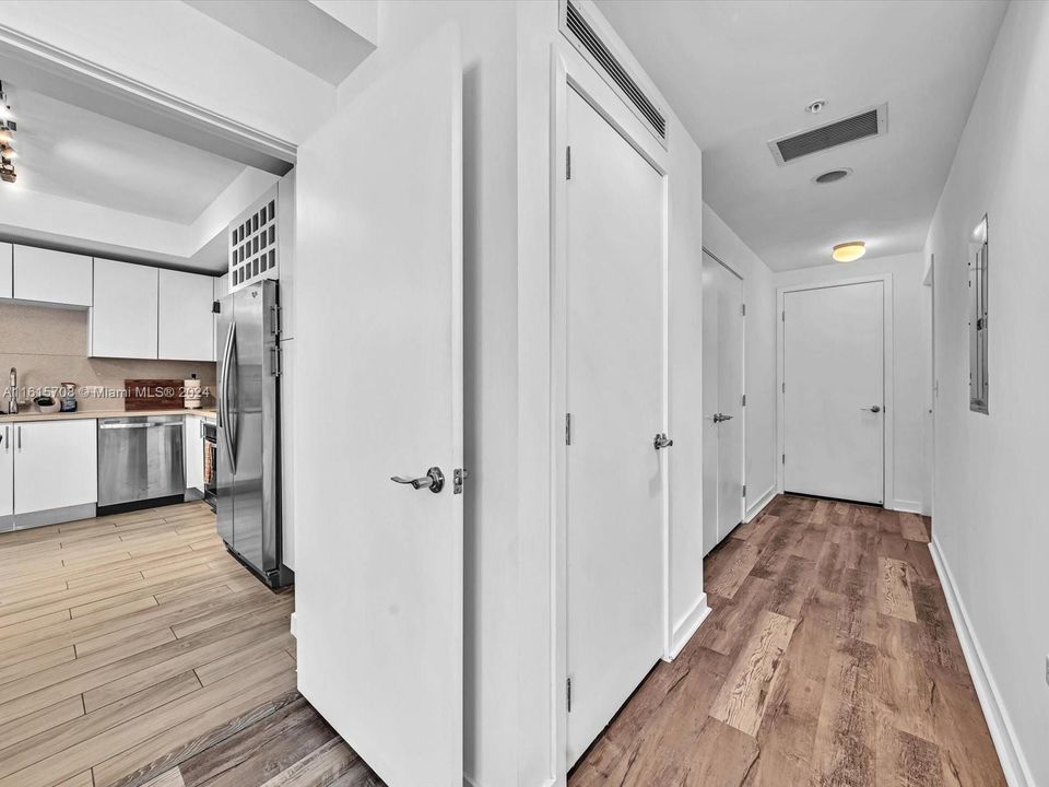 For Sale: $515,000 (1 beds, 1 baths, 762 Square Feet)