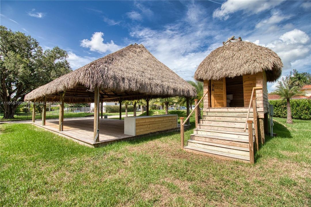 Tiki Hut 40x35 with outdoor cabana bathroom