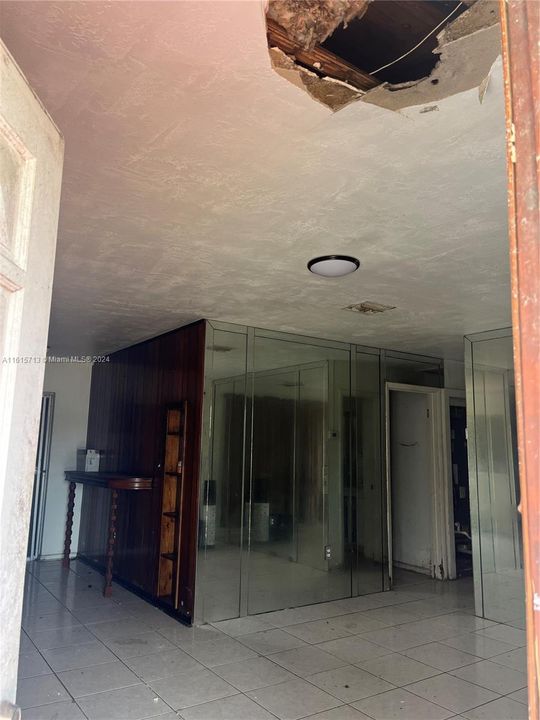 En Venta: $565,000 (4 camas, 2 baños, 1794 Pies cuadrados)