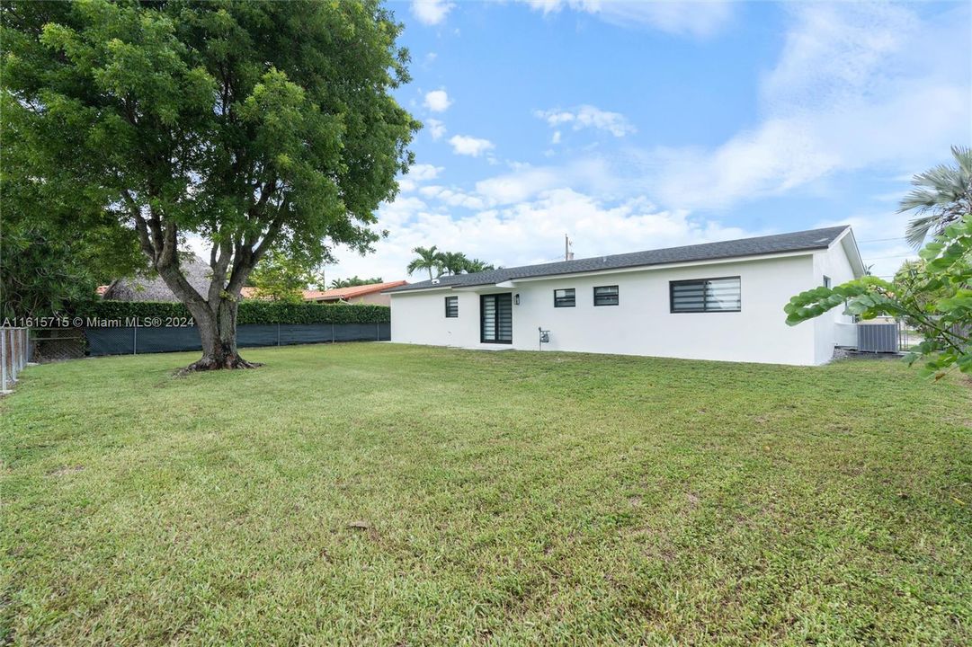 Active With Contract: $695,000 (3 beds, 2 baths, 1296 Square Feet)