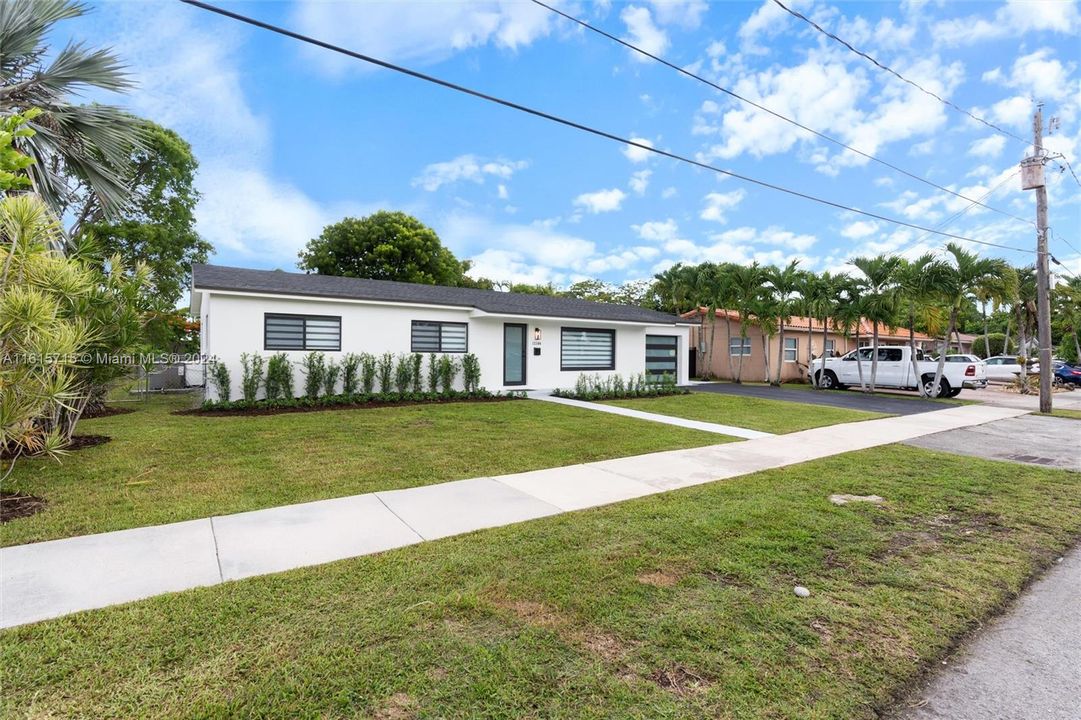 For Sale: $695,000 (3 beds, 2 baths, 1296 Square Feet)