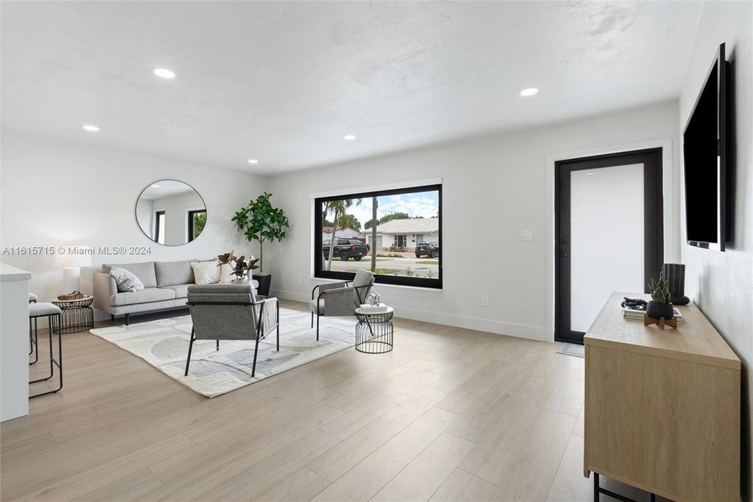 Active With Contract: $695,000 (3 beds, 2 baths, 1296 Square Feet)