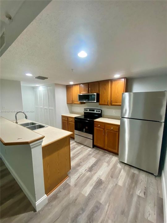 For Sale: $175,000 (1 beds, 1 baths, 615 Square Feet)
