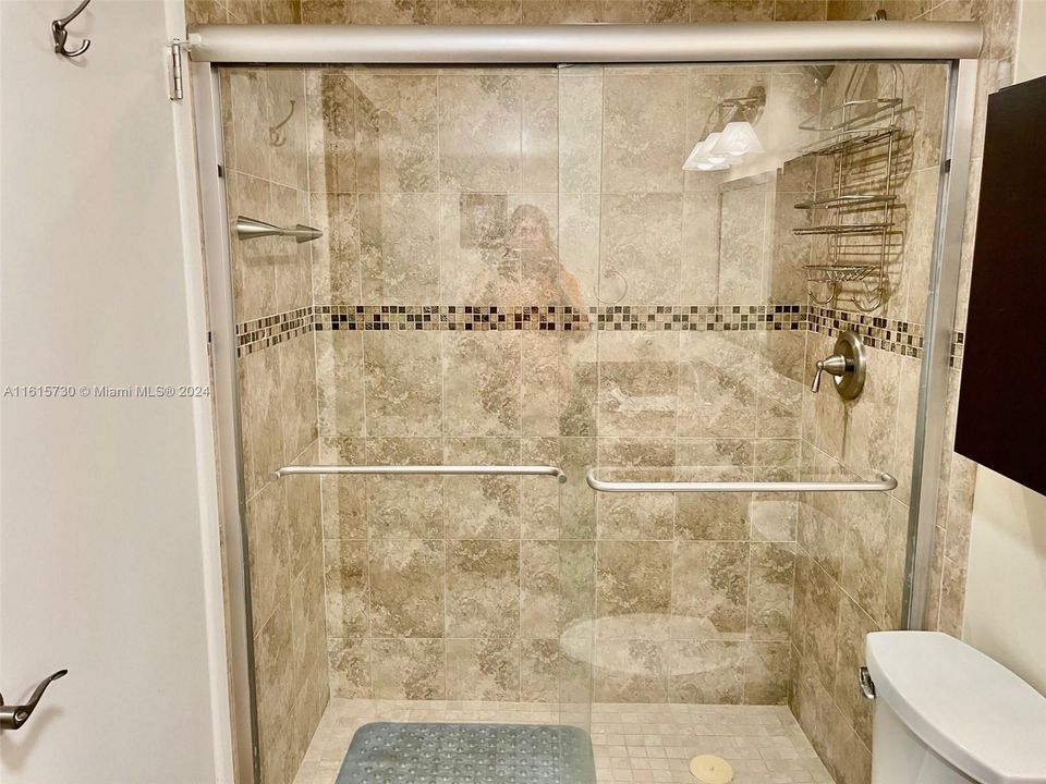 For Sale: $174,500 (1 beds, 1 baths, 844 Square Feet)