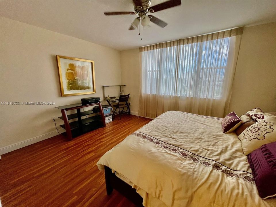For Sale: $174,500 (1 beds, 1 baths, 844 Square Feet)