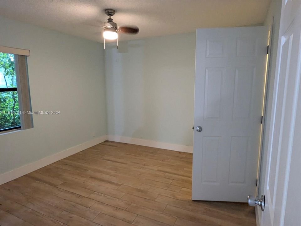 For Sale: $300,000 (2 beds, 2 baths, 1024 Square Feet)