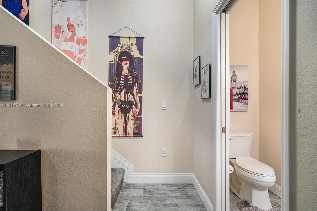 待售: $330,000 (2 贝兹, 2 浴室, 1616 平方英尺)