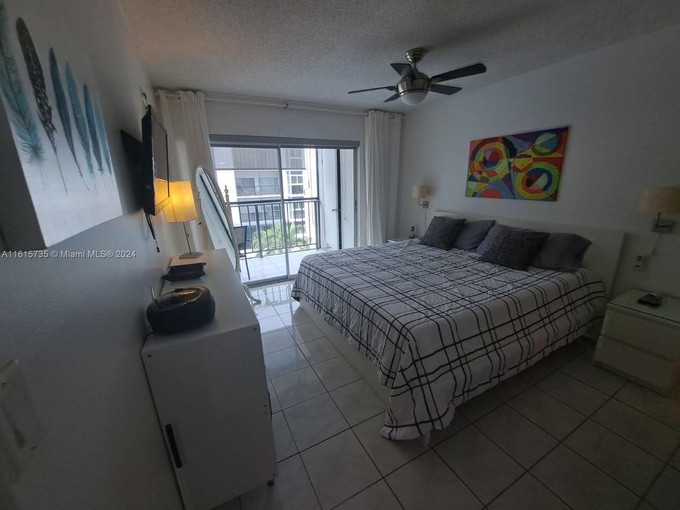 For Rent: $3,000 (2 beds, 2 baths, 740 Square Feet)