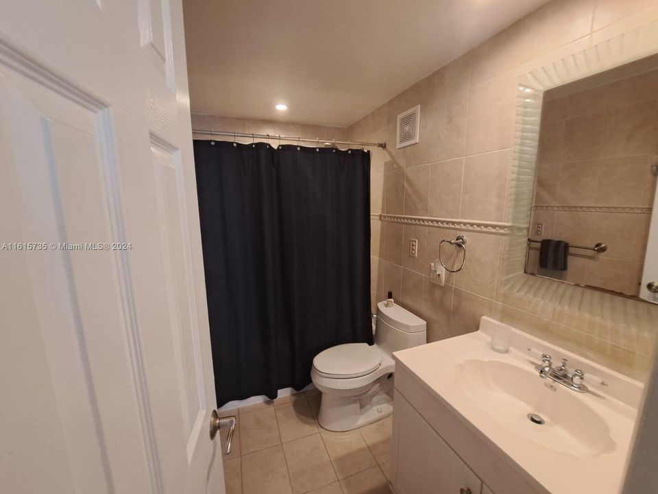 For Rent: $3,000 (2 beds, 2 baths, 740 Square Feet)