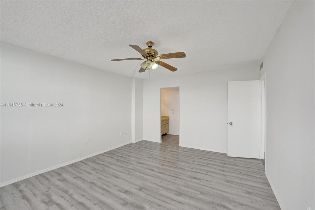 For Rent: $2,350 (2 beds, 2 baths, 1140 Square Feet)