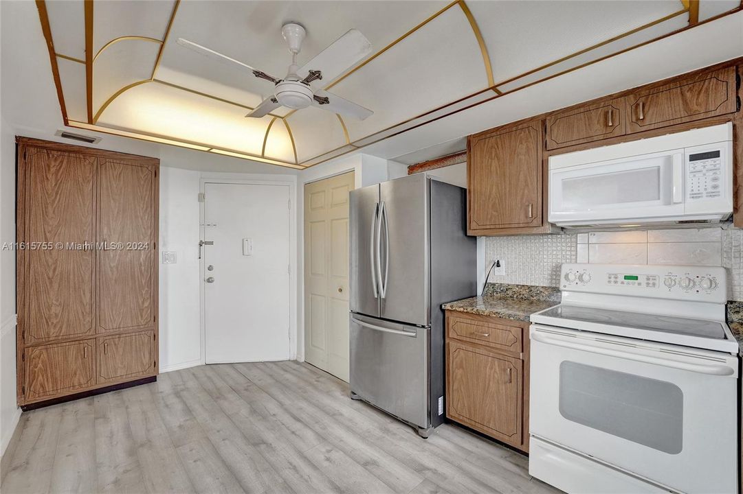 For Rent: $2,350 (2 beds, 2 baths, 1140 Square Feet)