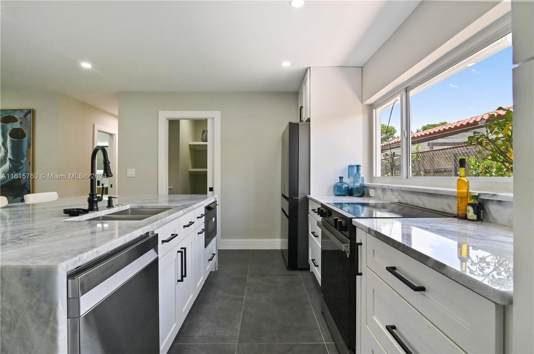 Active With Contract: $1,295,000 (3 beds, 2 baths, 1815 Square Feet)