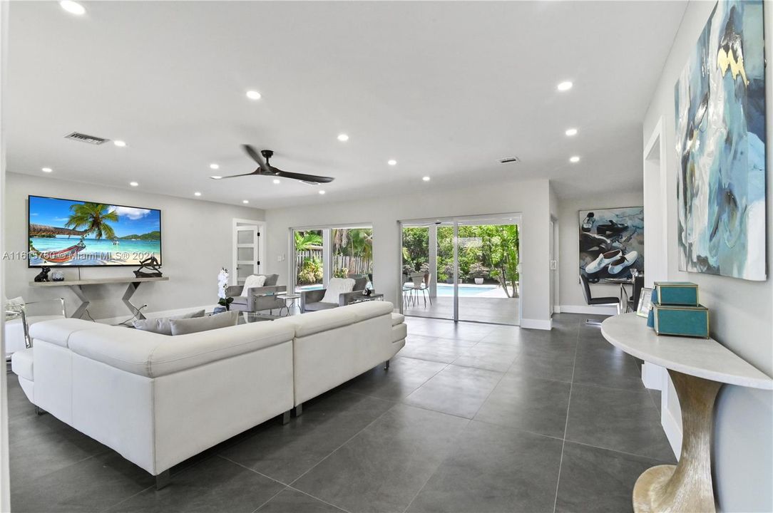 Active With Contract: $1,295,000 (3 beds, 2 baths, 1815 Square Feet)