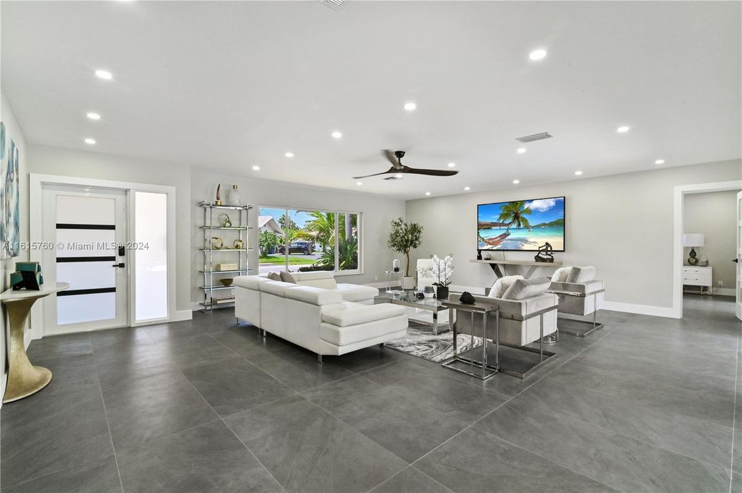 Active With Contract: $1,295,000 (3 beds, 2 baths, 1815 Square Feet)