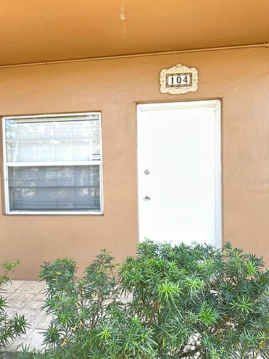 For Rent: $1,750 (2 beds, 1 baths, 680 Square Feet)