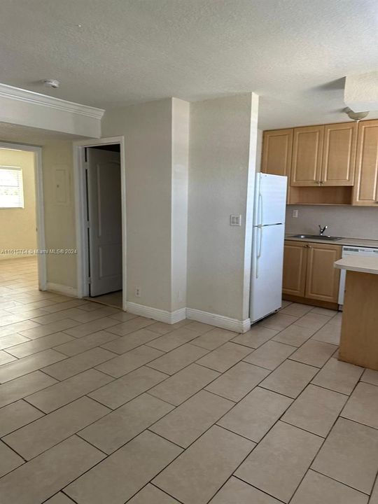 For Rent: $1,750 (2 beds, 1 baths, 680 Square Feet)