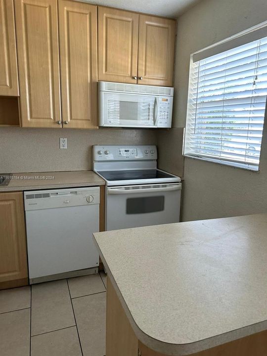 For Rent: $1,750 (2 beds, 1 baths, 680 Square Feet)