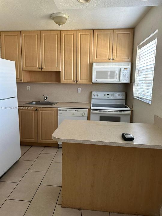 For Rent: $1,750 (2 beds, 1 baths, 680 Square Feet)