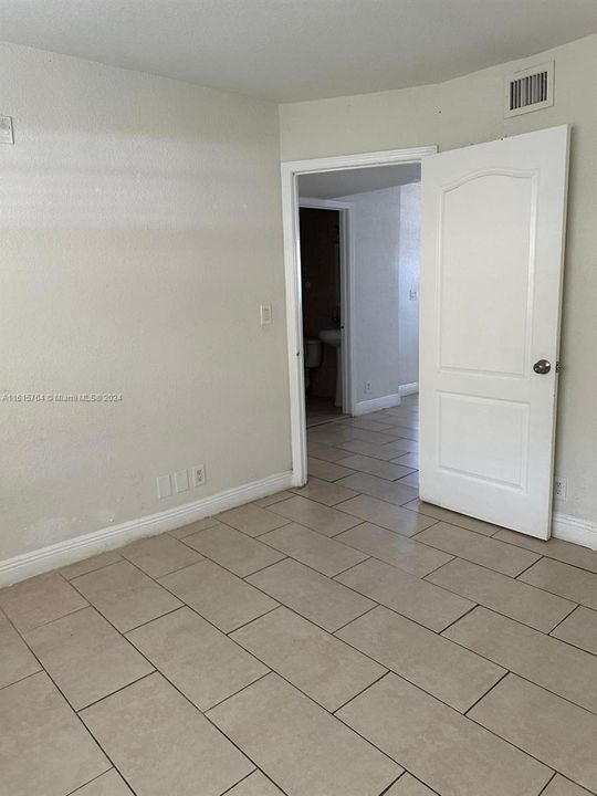 For Rent: $1,750 (2 beds, 1 baths, 680 Square Feet)